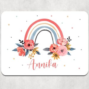 Große SCHREIBTISCHUNTERLAGE "Regenbogen rot" personalisiert mit Name aus weißem, abwaschbaren Kunststoff mit rutschfestem Kautschuk-Rücken