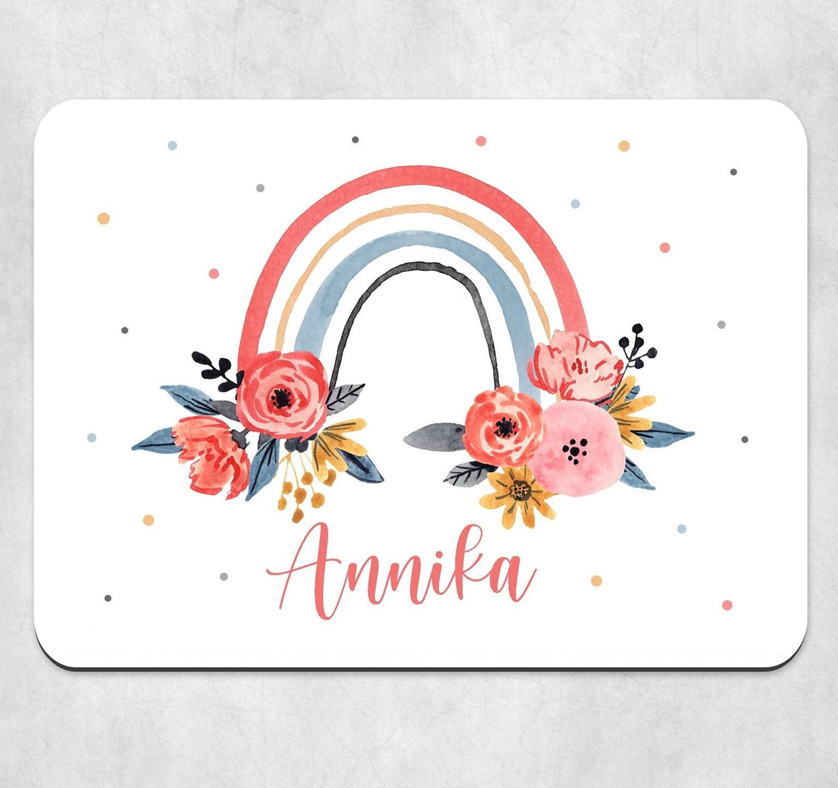 Große SCHREIBTISCHUNTERLAGE "Regenbogen rot" personalisiert mit Name aus weißem, abwaschbaren Kunststoff mit rutschfestem Kautschuk-Rücken